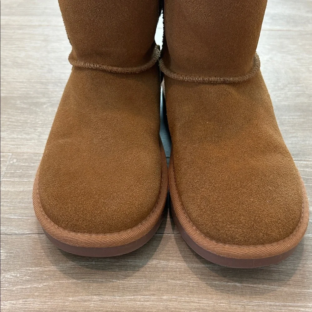 Koolaburra by Ugg Classic Chestnut Brown Shearling-Lined Winter Boots
